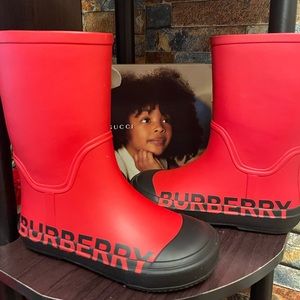 Kids Burberry boots unisex sz 29